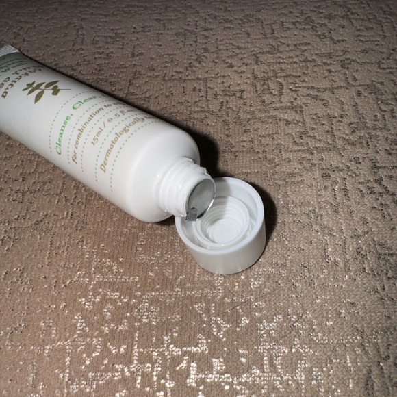 lavido THERA INTENSIVE OIL CONTROL
CLARIFYING GEL WASH
Replenish/Nourish/Protect - Picture 2 of 6